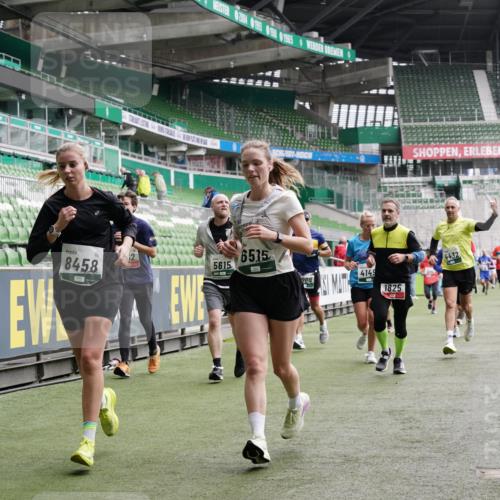 05.10.2025 - 20. swb-Marathon Bremen Michael Burmester http://msf.ph/oto/9327378 05.10.2025 12:55:43 Laufen im Stadion 78, 240, 663, 760, 984, 1261, 1326, 1490, 1531, 1737, 1774, 1825, 1910, 1931, 2022, 2162, 2459, 2490, 2605, 2642, 2716, 2884, 2942, 3074, 3489, 3515, 3519, 3612, 3749, 3838, 3944, 4079, 4116, 4149, 4195, 4212, 4288, 4432, 4456, 4771, 4796, 4823, 4853, 5034, 5093, 5152, 5177, 5289, 5370, 5484, 5490, 5554, 5615, 5691, 5719, 5833, 5907, 6048, 6106, 6276, 6441, 6515, 6527, 6570, 6615, 6649, 6744, 6797, 6820, 6937, 8060, 8144, 82, 104, 124, 169 meine-sportfotos.de