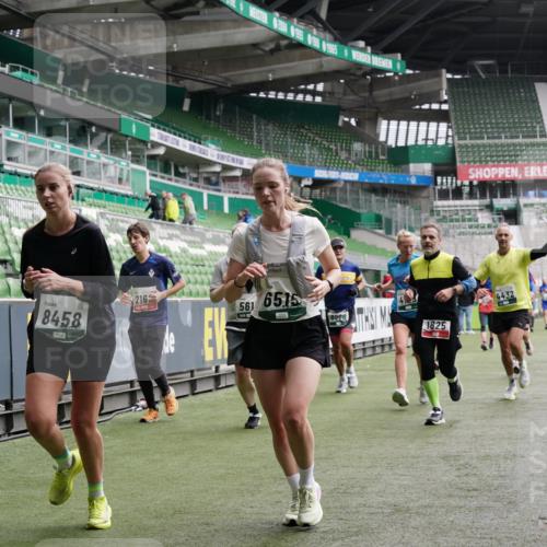 05.10.2025 - 20. swb-Marathon Bremen Michael Burmester http://msf.ph/oto/9327386 05.10.2025 12:55:43 Laufen im Stadion 78, 240, 663, 760, 984, 1261, 1326, 1490, 1531, 1737, 1774, 1825, 1910, 1931, 2022, 2162, 2459, 2490, 2605, 2642, 2716, 2884, 2942, 3074, 3489, 3515, 3519, 3612, 3749, 3838, 3944, 4079, 4116, 4149, 4195, 4212, 4288, 4432, 4456, 4771, 4796, 4823, 4853, 5034, 5093, 5152, 5177, 5289, 5370, 5484, 5490, 5554, 5615, 5691, 5719, 5833, 5907, 6048, 6106, 6276, 6441, 6515, 6527, 6570, 6615, 6649, 6744, 6797, 6820, 6937, 8060, 8144, 82, 104, 124, 169 meine-sportfotos.de