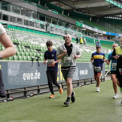05.10.2025 - 20. swb-Marathon Bremen Michael Burmester http://msf.ph/oto/9327397 05.10.2025 12:55:45 Laufen im Stadion 78, 240, 663, 760, 984, 1261, 1326, 1490, 1531, 1737, 1774, 1825, 1910, 1931, 2022, 2162, 2459, 2490, 2605, 2642, 2716, 2884, 2942, 3074, 3161, 3489, 3515, 3519, 3612, 3749, 3838, 3944, 4079, 4116, 4149, 4195, 4212, 4288, 4432, 4456, 4771, 4796, 4823, 4853, 5034, 5093, 5152, 5177, 5289, 5370, 5484, 5490, 5554, 5615, 5691, 5719, 5833, 5907, 6048, 6106, 6276, 6441, 6515, 6527, 6570, 6615, 6649, 6744, 6797, 6820, 6937, 8060, 8144, 8222, 82, 104, 124, 169 meine-sportfotos.de