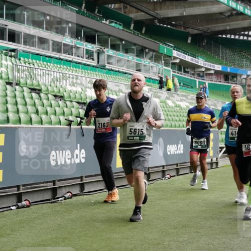 05.10.2025 - 20. swb-Marathon Bremen Michael Burmester http://msf.ph/oto/9327401 05.10.2025 12:55:45 Laufen im Stadion 78, 240, 663, 760, 984, 1261, 1326, 1490, 1531, 1737, 1774, 1825, 1910, 1931, 2022, 2162, 2459, 2490, 2605, 2642, 2716, 2884, 2942, 3074, 3161, 3489, 3515, 3519, 3612, 3749, 3838, 3944, 4079, 4116, 4149, 4195, 4212, 4288, 4432, 4456, 4771, 4796, 4823, 4853, 5034, 5093, 5152, 5177, 5289, 5370, 5484, 5490, 5554, 5615, 5691, 5719, 5833, 5907, 6048, 6106, 6276, 6441, 6515, 6527, 6570, 6615, 6649, 6744, 6797, 6820, 6937, 8060, 8144, 8222, 82, 104, 124, 169 meine-sportfotos.de