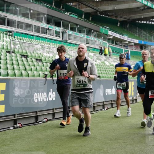 05.10.2025 - 20. swb-Marathon Bremen Michael Burmester http://msf.ph/oto/9327405 05.10.2025 12:55:45 Laufen im Stadion 78, 240, 663, 760, 984, 1261, 1326, 1490, 1531, 1737, 1774, 1825, 1910, 1931, 2022, 2162, 2459, 2490, 2605, 2642, 2716, 2884, 2942, 3074, 3161, 3489, 3515, 3519, 3612, 3749, 3838, 3944, 4079, 4116, 4149, 4195, 4212, 4288, 4432, 4456, 4771, 4796, 4823, 4853, 5034, 5093, 5152, 5177, 5289, 5370, 5484, 5490, 5554, 5615, 5691, 5719, 5833, 5907, 6048, 6106, 6276, 6441, 6515, 6527, 6570, 6615, 6649, 6744, 6797, 6820, 6937, 8060, 8144, 8222, 82, 104, 124, 169 meine-sportfotos.de