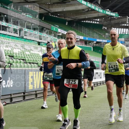 05.10.2025 - 20. swb-Marathon Bremen Michael Burmester http://msf.ph/oto/9327409 05.10.2025 12:55:46 Laufen im Stadion 78, 240, 325, 663, 760, 984, 1261, 1326, 1490, 1531, 1737, 1774, 1825, 1910, 1931, 2022, 2162, 2459, 2490, 2605, 2716, 2884, 2942, 3074, 3161, 3489, 3515, 3519, 3612, 3749, 3838, 3944, 4052, 4079, 4116, 4149, 4195, 4212, 4288, 4432, 4456, 4771, 4796, 4823, 4853, 5034, 5093, 5152, 5177, 5289, 5370, 5484, 5490, 5554, 5615, 5691, 5719, 5833, 5907, 6048, 6106, 6276, 6441, 6515, 6527, 6570, 6615, 6649, 6744, 6797, 6820, 6937, 8060, 8144, 8222, 82, 104, 124, 169 meine-sportfotos.de