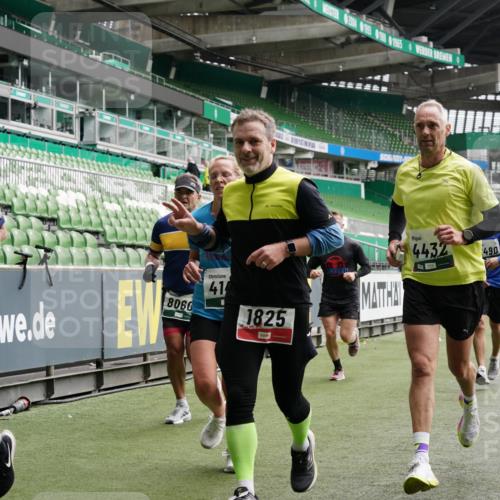 05.10.2025 - 20. swb-Marathon Bremen Michael Burmester http://msf.ph/oto/9327413 05.10.2025 12:55:46 Laufen im Stadion 78, 240, 325, 663, 760, 984, 1261, 1326, 1490, 1531, 1737, 1774, 1825, 1910, 1931, 2022, 2162, 2459, 2490, 2605, 2716, 2884, 2942, 3074, 3161, 3489, 3515, 3519, 3612, 3749, 3838, 3944, 4052, 4079, 4116, 4149, 4195, 4212, 4288, 4432, 4456, 4771, 4796, 4823, 4853, 5034, 5093, 5152, 5177, 5289, 5370, 5484, 5490, 5554, 5615, 5691, 5719, 5833, 5907, 6048, 6106, 6276, 6441, 6515, 6527, 6570, 6615, 6649, 6744, 6797, 6820, 6937, 8060, 8144, 8222, 82, 104, 124, 169 meine-sportfotos.de