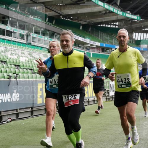 05.10.2025 - 20. swb-Marathon Bremen Michael Burmester http://msf.ph/oto/9327421 05.10.2025 12:55:46 Laufen im Stadion 78, 240, 325, 663, 760, 984, 1261, 1326, 1490, 1531, 1737, 1774, 1825, 1910, 1931, 2022, 2162, 2459, 2490, 2605, 2716, 2884, 2942, 3074, 3161, 3489, 3515, 3519, 3612, 3749, 3838, 3944, 4052, 4079, 4116, 4149, 4195, 4212, 4288, 4432, 4456, 4771, 4796, 4823, 4853, 5034, 5093, 5152, 5177, 5289, 5370, 5484, 5490, 5554, 5615, 5691, 5719, 5833, 5907, 6048, 6106, 6276, 6441, 6515, 6527, 6570, 6615, 6649, 6744, 6797, 6820, 6937, 8060, 8144, 8222, 82, 104, 124, 169 meine-sportfotos.de