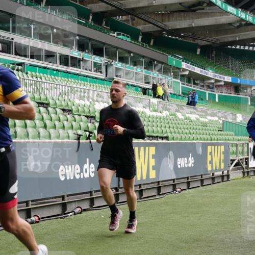 05.10.2025 - 20. swb-Marathon Bremen Michael Burmester http://msf.ph/oto/9327432 05.10.2025 12:55:48 Laufen im Stadion 78, 240, 325, 663, 760, 984, 989, 1261, 1326, 1490, 1531, 1737, 1774, 1825, 1910, 1931, 2022, 2134, 2162, 2459, 2490, 2605, 2716, 2884, 2942, 3074, 3161, 3489, 3515, 3519, 3612, 3749, 3838, 3944, 4052, 4079, 4116, 4149, 4195, 4212, 4288, 4432, 4456, 4771, 4796, 4823, 4853, 5034, 5093, 5152, 5177, 5289, 5370, 5484, 5490, 5554, 5615, 5691, 5719, 5833, 5907, 6048, 6070, 6106, 6276, 6441, 6515, 6527, 6570, 6615, 6649, 6744, 6797, 6820, 6937, 8060, 8144, 8222, 82, 104, 124, 169 meine-sportfotos.de