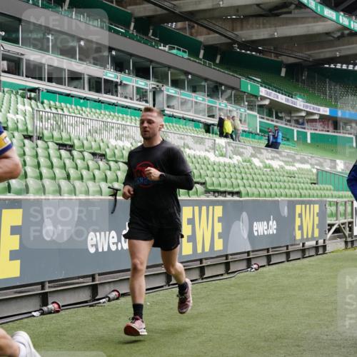 05.10.2025 - 20. swb-Marathon Bremen Michael Burmester http://msf.ph/oto/9327436 05.10.2025 12:55:48 Laufen im Stadion 78, 240, 325, 663, 760, 984, 989, 1261, 1326, 1490, 1531, 1737, 1774, 1825, 1910, 1931, 2022, 2134, 2162, 2459, 2490, 2605, 2716, 2884, 2942, 3074, 3161, 3489, 3515, 3519, 3612, 3749, 3838, 3944, 4052, 4079, 4116, 4149, 4195, 4212, 4288, 4432, 4456, 4771, 4796, 4823, 4853, 5034, 5093, 5152, 5177, 5289, 5370, 5484, 5490, 5554, 5615, 5691, 5719, 5833, 5907, 6048, 6070, 6106, 6276, 6441, 6515, 6527, 6570, 6615, 6649, 6744, 6797, 6820, 6937, 8060, 8144, 8222, 82, 104, 124, 169 meine-sportfotos.de