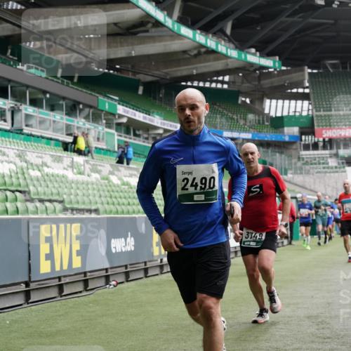 05.10.2025 - 20. swb-Marathon Bremen Michael Burmester http://msf.ph/oto/9327440 05.10.2025 12:55:49 Laufen im Stadion 78, 240, 325, 663, 760, 984, 989, 1261, 1326, 1490, 1531, 1737, 1774, 1825, 1910, 1931, 2022, 2134, 2162, 2459, 2490, 2605, 2716, 2884, 2942, 3074, 3161, 3489, 3515, 3519, 3612, 3749, 3838, 3944, 4052, 4079, 4116, 4149, 4195, 4212, 4288, 4432, 4456, 4771, 4796, 4823, 4853, 5034, 5093, 5152, 5177, 5289, 5370, 5484, 5490, 5554, 5615, 5691, 5719, 5833, 5907, 6048, 6070, 6106, 6276, 6441, 6515, 6527, 6570, 6615, 6649, 6744, 6797, 6820, 6937, 8060, 8144, 8222, 82, 124, 169 meine-sportfotos.de