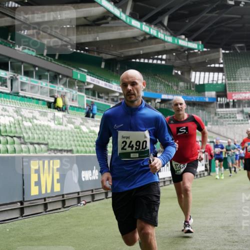 05.10.2025 - 20. swb-Marathon Bremen Michael Burmester http://msf.ph/oto/9327444 05.10.2025 12:55:49 Laufen im Stadion 78, 240, 325, 663, 760, 984, 989, 1261, 1326, 1490, 1531, 1737, 1774, 1825, 1910, 1931, 2022, 2134, 2162, 2459, 2490, 2605, 2716, 2884, 2942, 3074, 3161, 3489, 3515, 3519, 3612, 3749, 3838, 3944, 4052, 4079, 4116, 4149, 4195, 4212, 4288, 4432, 4456, 4771, 4796, 4823, 4853, 5034, 5093, 5152, 5177, 5289, 5370, 5484, 5490, 5554, 5615, 5691, 5719, 5833, 5907, 6048, 6070, 6106, 6276, 6441, 6515, 6527, 6570, 6615, 6649, 6744, 6797, 6820, 6937, 8060, 8144, 8222, 82, 124, 169 meine-sportfotos.de