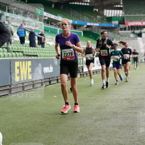 05.10.2025 - 20. swb-Marathon Bremen Michael Burmester http://msf.ph/oto/9327459 05.10.2025 12:51:23 Laufen im Stadion 334, 503, 601, 750, 754, 914, 1037, 1064, 1120, 1314, 1450, 1499, 1577, 1689, 1701, 1748, 1909, 1911, 2059, 2279, 2283, 2350, 2447, 2493, 2526, 3267, 3419, 3608, 3661, 4032, 4104, 4260, 4652, 4654, 4687, 5551, 5817, 5838, 5910, 6066, 6210, 6252, 6401, 6477, 6775, 7713, 7723, 8066, 8083, 8682, 8740, 8780, 8995, 122, 688, 736, 745, 1025, 1033, 1044, 1166, 1359, 2381, 3291, 4366, 4962, 5184, 5418, 6681, 7493 meine-sportfotos.de