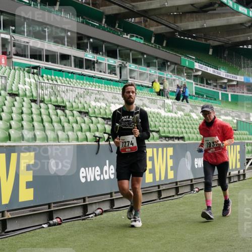 05.10.2025 - 20. swb-Marathon Bremen Michael Burmester http://msf.ph/oto/9327468 05.10.2025 12:55:52 Laufen im Stadion 78, 240, 325, 760, 901, 984, 989, 1261, 1326, 1490, 1531, 1774, 1825, 1910, 1931, 2022, 2134, 2149, 2162, 2459, 2490, 2605, 2716, 2884, 2942, 3074, 3161, 3489, 3515, 3519, 3612, 3749, 3838, 3944, 4052, 4079, 4116, 4149, 4195, 4212, 4288, 4432, 4456, 4796, 4823, 4853, 5093, 5152, 5177, 5289, 5370, 5484, 5490, 5554, 5615, 5691, 5719, 5833, 5907, 6048, 6070, 6106, 6276, 6441, 6515, 6527, 6570, 6615, 6744, 6797, 6820, 6937, 8060, 8144, 8222, 124, 169, 6527 meine-sportfotos.de