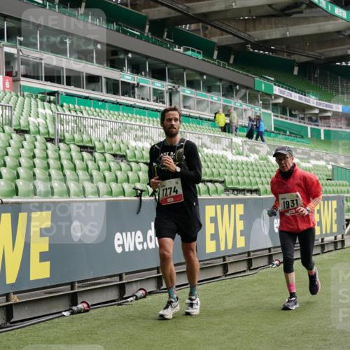 05.10.2025 - 20. swb-Marathon Bremen Michael Burmester http://msf.ph/oto/9327472 05.10.2025 12:55:52 Laufen im Stadion 78, 240, 325, 760, 901, 984, 989, 1261, 1326, 1490, 1531, 1774, 1825, 1910, 1931, 2022, 2134, 2149, 2162, 2459, 2490, 2605, 2716, 2884, 2942, 3074, 3161, 3489, 3515, 3519, 3612, 3749, 3838, 3944, 4052, 4079, 4116, 4149, 4195, 4212, 4288, 4432, 4456, 4796, 4823, 4853, 5093, 5152, 5177, 5289, 5370, 5484, 5490, 5554, 5615, 5691, 5719, 5833, 5907, 6048, 6070, 6106, 6276, 6441, 6515, 6527, 6570, 6615, 6744, 6797, 6820, 6937, 8060, 8144, 8222, 124, 169, 6527 meine-sportfotos.de