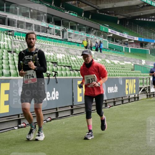 05.10.2025 - 20. swb-Marathon Bremen Michael Burmester http://msf.ph/oto/9327476 05.10.2025 12:55:53 Laufen im Stadion 78, 240, 325, 760, 901, 984, 989, 1261, 1326, 1490, 1531, 1774, 1825, 1910, 1931, 2022, 2134, 2149, 2162, 2459, 2490, 2605, 2716, 2884, 2942, 3074, 3161, 3489, 3515, 3519, 3612, 3749, 3838, 3944, 4052, 4079, 4116, 4149, 4195, 4212, 4288, 4432, 4456, 4796, 4823, 4853, 5093, 5152, 5177, 5289, 5370, 5484, 5490, 5554, 5615, 5691, 5719, 5833, 5907, 6048, 6070, 6106, 6276, 6441, 6515, 6570, 6615, 6689, 6744, 6797, 6820, 6937, 8060, 8144, 8222, 124, 169, 6527 meine-sportfotos.de
