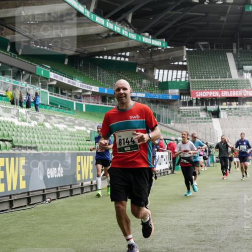 05.10.2025 - 20. swb-Marathon Bremen Michael Burmester http://msf.ph/oto/9327487 05.10.2025 12:55:54 Laufen im Stadion 78, 240, 325, 760, 830, 901, 984, 989, 1261, 1326, 1490, 1531, 1774, 1825, 1910, 1931, 2022, 2134, 2149, 2162, 2459, 2490, 2605, 2716, 2884, 2942, 3074, 3161, 3489, 3515, 3519, 3612, 3749, 3838, 3944, 4052, 4079, 4116, 4149, 4195, 4212, 4288, 4432, 4456, 4485, 4796, 4823, 4853, 5093, 5152, 5177, 5289, 5370, 5484, 5490, 5554, 5615, 5691, 5719, 5833, 5907, 6048, 6070, 6106, 6276, 6441, 6515, 6570, 6615, 6689, 6744, 6797, 6820, 6937, 8060, 8144, 8222, 124, 169, 6527 meine-sportfotos.de