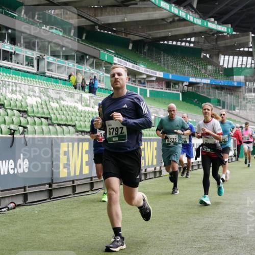 05.10.2025 - 20. swb-Marathon Bremen Michael Burmester http://msf.ph/oto/9327503 05.10.2025 12:55:55 Laufen im Stadion 78, 240, 325, 760, 830, 901, 984, 989, 1261, 1326, 1490, 1531, 1774, 1825, 1910, 1931, 2022, 2134, 2149, 2162, 2459, 2490, 2605, 2716, 2884, 2942, 3074, 3161, 3489, 3515, 3519, 3612, 3749, 3838, 3944, 4052, 4079, 4116, 4149, 4195, 4212, 4288, 4432, 4456, 4485, 4796, 4823, 4853, 5093, 5152, 5177, 5289, 5370, 5484, 5490, 5554, 5615, 5691, 5719, 5833, 5907, 6048, 6070, 6106, 6276, 6441, 6515, 6570, 6615, 6689, 6744, 6797, 6820, 6937, 8060, 8144, 8222, 124, 169, 6527 meine-sportfotos.de