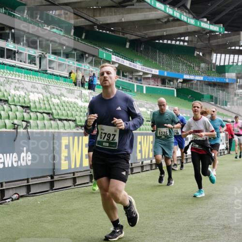 05.10.2025 - 20. swb-Marathon Bremen Michael Burmester http://msf.ph/oto/9327507 05.10.2025 12:55:55 Laufen im Stadion 78, 240, 325, 760, 830, 901, 984, 989, 1261, 1326, 1490, 1531, 1774, 1825, 1910, 1931, 2022, 2134, 2149, 2162, 2459, 2490, 2605, 2716, 2884, 2942, 3074, 3161, 3489, 3515, 3519, 3612, 3749, 3838, 3944, 4052, 4079, 4116, 4149, 4195, 4212, 4288, 4432, 4456, 4485, 4796, 4823, 4853, 5093, 5152, 5177, 5289, 5370, 5484, 5490, 5554, 5615, 5691, 5719, 5833, 5907, 6048, 6070, 6106, 6276, 6441, 6515, 6570, 6615, 6689, 6744, 6797, 6820, 6937, 8060, 8144, 8222, 124, 169, 6527 meine-sportfotos.de