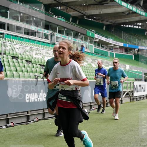 05.10.2025 - 20. swb-Marathon Bremen Michael Burmester http://msf.ph/oto/9327519 05.10.2025 12:55:58 Laufen im Stadion 78, 240, 325, 760, 830, 901, 984, 989, 1261, 1326, 1490, 1531, 1774, 1825, 1910, 1931, 2134, 2149, 2162, 2459, 2490, 2605, 2716, 2884, 2942, 3074, 3161, 3489, 3515, 3519, 3612, 3749, 3838, 3944, 4052, 4079, 4116, 4149, 4195, 4212, 4288, 4432, 4456, 4485, 4796, 4853, 5093, 5152, 5177, 5289, 5370, 5484, 5490, 5554, 5615, 5691, 5719, 5833, 5907, 6048, 6070, 6106, 6276, 6441, 6515, 6570, 6615, 6689, 6744, 6797, 6820, 6937, 8060, 8144, 8222, 6527 meine-sportfotos.de