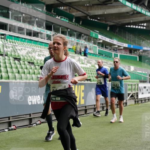 05.10.2025 - 20. swb-Marathon Bremen Michael Burmester http://msf.ph/oto/9327523 05.10.2025 12:55:58 Laufen im Stadion 78, 240, 325, 760, 830, 901, 984, 989, 1261, 1326, 1490, 1531, 1774, 1825, 1910, 1931, 2134, 2149, 2162, 2459, 2490, 2605, 2716, 2884, 2942, 3074, 3161, 3489, 3515, 3519, 3612, 3749, 3838, 3944, 4052, 4079, 4116, 4149, 4195, 4212, 4288, 4432, 4456, 4485, 4796, 4853, 5093, 5152, 5177, 5289, 5370, 5484, 5490, 5554, 5615, 5691, 5719, 5833, 5907, 6048, 6070, 6106, 6276, 6441, 6515, 6570, 6615, 6689, 6744, 6797, 6820, 6937, 8060, 8144, 8222, 6527 meine-sportfotos.de