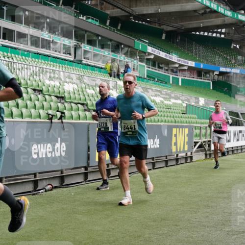 05.10.2025 - 20. swb-Marathon Bremen Michael Burmester http://msf.ph/oto/9327527 05.10.2025 12:55:58 Laufen im Stadion 78, 240, 325, 760, 830, 901, 984, 989, 1261, 1326, 1490, 1531, 1774, 1825, 1910, 1931, 2134, 2149, 2162, 2459, 2490, 2605, 2716, 2884, 2942, 3074, 3161, 3489, 3515, 3519, 3612, 3749, 3838, 3944, 4052, 4079, 4116, 4149, 4195, 4212, 4288, 4432, 4456, 4485, 4796, 4853, 5093, 5152, 5177, 5289, 5370, 5484, 5490, 5554, 5615, 5691, 5719, 5833, 5907, 6048, 6070, 6106, 6276, 6441, 6515, 6570, 6615, 6689, 6744, 6797, 6820, 6937, 8060, 8144, 8222, 6527 meine-sportfotos.de