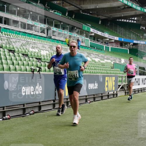 05.10.2025 - 20. swb-Marathon Bremen Michael Burmester http://msf.ph/oto/9327535 05.10.2025 12:55:59 Laufen im Stadion 78, 240, 325, 760, 830, 901, 984, 989, 1261, 1326, 1490, 1531, 1774, 1825, 1910, 1931, 2134, 2149, 2162, 2459, 2490, 2605, 2716, 2884, 2942, 3074, 3161, 3489, 3515, 3519, 3612, 3749, 3838, 3944, 4052, 4079, 4116, 4149, 4195, 4212, 4288, 4432, 4456, 4485, 4796, 4853, 5093, 5152, 5177, 5289, 5370, 5484, 5490, 5554, 5615, 5691, 5719, 5833, 5907, 6048, 6070, 6106, 6276, 6441, 6515, 6570, 6615, 6689, 6744, 6797, 6820, 6937, 7920, 8060, 8144, 8222, 6527 meine-sportfotos.de