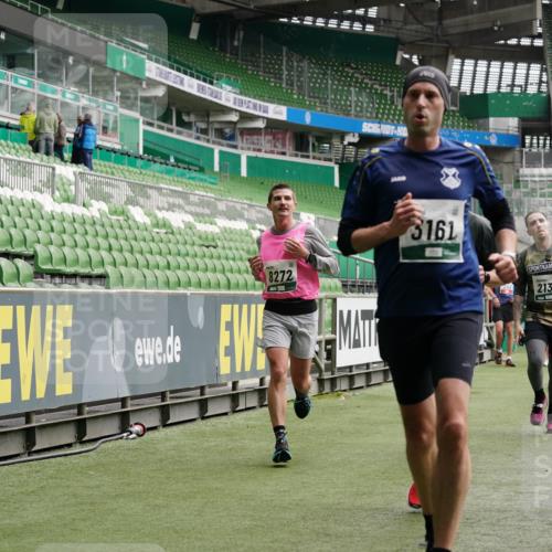 05.10.2025 - 20. swb-Marathon Bremen Michael Burmester http://msf.ph/oto/9327543 05.10.2025 12:56:00 Laufen im Stadion 78, 240, 325, 760, 830, 901, 984, 989, 1261, 1326, 1490, 1531, 1774, 1825, 1910, 1931, 2134, 2149, 2162, 2459, 2490, 2605, 2716, 2884, 2942, 3074, 3161, 3515, 3519, 3612, 3749, 3838, 3944, 4052, 4079, 4116, 4149, 4195, 4212, 4288, 4432, 4456, 4485, 4796, 4853, 5093, 5152, 5177, 5289, 5370, 5469, 5484, 5490, 5554, 5615, 5691, 5719, 5833, 5907, 6048, 6070, 6106, 6176, 6276, 6441, 6515, 6570, 6615, 6689, 6744, 6797, 6820, 6937, 7292, 7920, 8060, 8144, 8222, 6527 meine-sportfotos.de