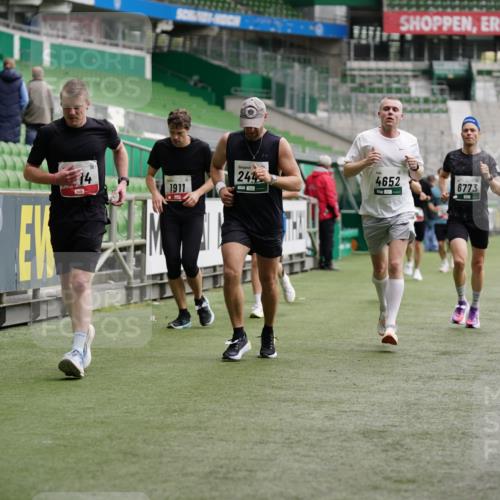 05.10.2025 - 20. swb-Marathon Bremen Michael Burmester http://msf.ph/oto/9327548 05.10.2025 12:51:32 Laufen im Stadion 334, 503, 601, 750, 754, 914, 1037, 1064, 1120, 1314, 1499, 1577, 1689, 1701, 1748, 1909, 1911, 1926, 2059, 2279, 2283, 2350, 2447, 2493, 2526, 3267, 3419, 3608, 3661, 4032, 4104, 4260, 4652, 4654, 4687, 4781, 5551, 5817, 5838, 5847, 5910, 6066, 6210, 6401, 6477, 6773, 6775, 7713, 7723, 8066, 8083, 8682, 8740, 8780, 122, 688, 745, 1033, 1044, 1166, 1450, 2059, 3291, 4366, 4962, 6252, 6681, 7493, 8995 meine-sportfotos.de