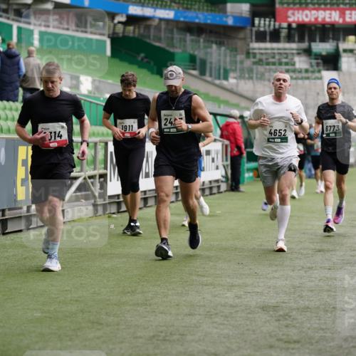 05.10.2025 - 20. swb-Marathon Bremen Michael Burmester http://msf.ph/oto/9327552 05.10.2025 12:51:32 Laufen im Stadion 334, 503, 601, 750, 754, 914, 1037, 1064, 1120, 1314, 1499, 1577, 1689, 1701, 1748, 1909, 1911, 1926, 2059, 2279, 2283, 2350, 2447, 2493, 2526, 3267, 3419, 3608, 3661, 4032, 4104, 4260, 4652, 4654, 4687, 4781, 5551, 5817, 5838, 5847, 5910, 6066, 6210, 6401, 6477, 6773, 6775, 7713, 7723, 8066, 8083, 8682, 8740, 8780, 122, 688, 745, 1033, 1044, 1166, 1450, 2059, 3291, 4366, 4962, 6252, 6681, 7493, 8995 meine-sportfotos.de