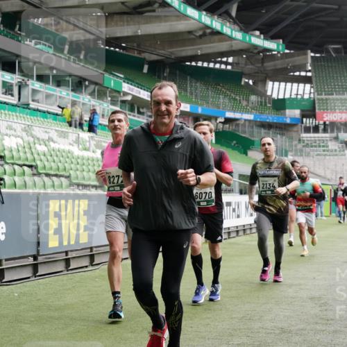 05.10.2025 - 20. swb-Marathon Bremen Michael Burmester http://msf.ph/oto/9327555 05.10.2025 12:56:01 Laufen im Stadion 78, 240, 325, 760, 830, 901, 984, 989, 1261, 1326, 1490, 1531, 1774, 1825, 1910, 1931, 2134, 2149, 2162, 2459, 2490, 2605, 2716, 2884, 2942, 3074, 3161, 3515, 3519, 3612, 3749, 3838, 3944, 4052, 4079, 4116, 4149, 4195, 4212, 4288, 4432, 4456, 4485, 4796, 4853, 5093, 5152, 5177, 5289, 5370, 5469, 5484, 5490, 5554, 5615, 5691, 5719, 5833, 5907, 6048, 6070, 6106, 6176, 6276, 6441, 6515, 6570, 6615, 6689, 6744, 6797, 6820, 6937, 7292, 7920, 8060, 8144, 8222, 6527 meine-sportfotos.de