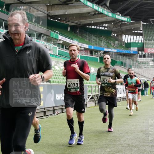 05.10.2025 - 20. swb-Marathon Bremen Michael Burmester http://msf.ph/oto/9327558 05.10.2025 12:56:02 Laufen im Stadion 78, 240, 325, 760, 830, 901, 984, 989, 1261, 1326, 1490, 1531, 1774, 1825, 1910, 1931, 2134, 2149, 2162, 2438, 2459, 2490, 2605, 2716, 2884, 2942, 3074, 3161, 3515, 3519, 3612, 3749, 3838, 3944, 4052, 4079, 4116, 4149, 4195, 4212, 4288, 4432, 4456, 4485, 4796, 4853, 5093, 5152, 5289, 5370, 5469, 5484, 5490, 5554, 5615, 5691, 5719, 5833, 6048, 6070, 6106, 6176, 6276, 6441, 6515, 6570, 6615, 6689, 6744, 6797, 6820, 6937, 7292, 7920, 8060, 8144, 8222, 6527 meine-sportfotos.de
