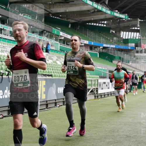 05.10.2025 - 20. swb-Marathon Bremen Michael Burmester http://msf.ph/oto/9327570 05.10.2025 12:56:03 Laufen im Stadion 78, 240, 325, 760, 830, 901, 984, 989, 1261, 1326, 1380, 1490, 1531, 1774, 1825, 1910, 1931, 2134, 2149, 2162, 2438, 2459, 2490, 2605, 2884, 2942, 3074, 3161, 3515, 3519, 3612, 3749, 3944, 4052, 4079, 4116, 4149, 4195, 4212, 4288, 4432, 4456, 4485, 4796, 4853, 5093, 5152, 5289, 5370, 5469, 5484, 5490, 5554, 5615, 5691, 5719, 5833, 6048, 6070, 6106, 6176, 6276, 6441, 6515, 6570, 6615, 6689, 6744, 6797, 6820, 6937, 7292, 7920, 8060, 8144, 8222, 6527 meine-sportfotos.de