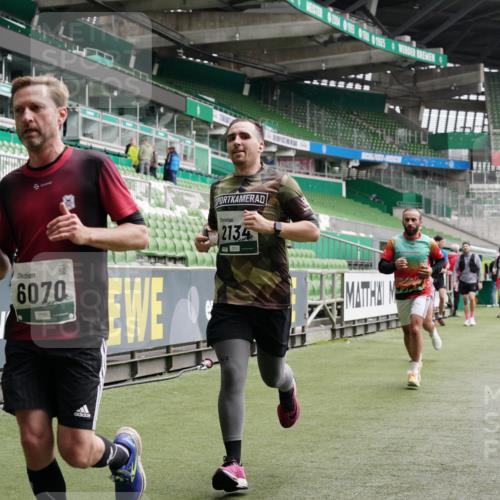 05.10.2025 - 20. swb-Marathon Bremen Michael Burmester http://msf.ph/oto/9327575 05.10.2025 12:56:03 Laufen im Stadion 78, 240, 325, 760, 830, 901, 984, 989, 1261, 1326, 1380, 1490, 1531, 1774, 1825, 1910, 1931, 2134, 2149, 2162, 2438, 2459, 2490, 2605, 2884, 2942, 3074, 3161, 3515, 3519, 3612, 3749, 3944, 4052, 4079, 4116, 4149, 4195, 4212, 4288, 4432, 4456, 4485, 4796, 4853, 5093, 5152, 5289, 5370, 5469, 5484, 5490, 5554, 5615, 5691, 5719, 5833, 6048, 6070, 6106, 6176, 6276, 6441, 6515, 6570, 6615, 6689, 6744, 6797, 6820, 6937, 7292, 7920, 8060, 8144, 8222, 6527 meine-sportfotos.de