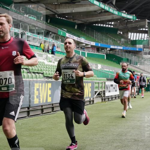 05.10.2025 - 20. swb-Marathon Bremen Michael Burmester http://msf.ph/oto/9327579 05.10.2025 12:56:03 Laufen im Stadion 78, 240, 325, 760, 830, 901, 984, 989, 1261, 1326, 1380, 1490, 1531, 1774, 1825, 1910, 1931, 2134, 2149, 2162, 2438, 2459, 2490, 2605, 2884, 2942, 3074, 3161, 3515, 3519, 3612, 3749, 3944, 4052, 4079, 4116, 4149, 4195, 4212, 4288, 4432, 4456, 4485, 4796, 4853, 5093, 5152, 5289, 5370, 5469, 5484, 5490, 5554, 5615, 5691, 5719, 5833, 6048, 6070, 6106, 6176, 6276, 6441, 6515, 6570, 6615, 6689, 6744, 6797, 6820, 6937, 7292, 7920, 8060, 8144, 8222, 6527 meine-sportfotos.de