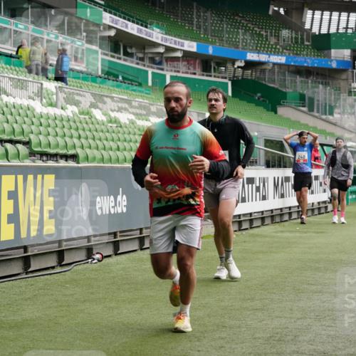 05.10.2025 - 20. swb-Marathon Bremen Michael Burmester http://msf.ph/oto/9327587 05.10.2025 12:56:04 Laufen im Stadion 78, 240, 325, 760, 830, 901, 984, 989, 1261, 1326, 1380, 1490, 1531, 1774, 1825, 1910, 1931, 2134, 2149, 2162, 2438, 2459, 2490, 2605, 2884, 2942, 3074, 3161, 3515, 3519, 3612, 3749, 3944, 4052, 4079, 4116, 4149, 4195, 4212, 4288, 4432, 4456, 4485, 4796, 4853, 5093, 5152, 5289, 5370, 5469, 5484, 5490, 5615, 5691, 5719, 5833, 6048, 6070, 6106, 6176, 6276, 6375, 6441, 6515, 6570, 6615, 6689, 6744, 6797, 6820, 6937, 7292, 7920, 8060, 8144, 8222, 6527 meine-sportfotos.de