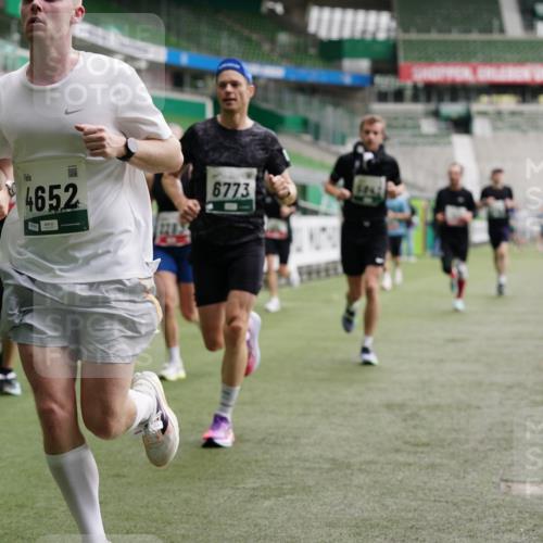 05.10.2025 - 20. swb-Marathon Bremen Michael Burmester http://msf.ph/oto/9327588 05.10.2025 12:51:35 Laufen im Stadion 334, 503, 601, 750, 754, 914, 1037, 1064, 1120, 1314, 1499, 1577, 1689, 1701, 1748, 1909, 1911, 1926, 2279, 2283, 2350, 2447, 2493, 2526, 3178, 3267, 3419, 3608, 3661, 4032, 4104, 4260, 4652, 4654, 4687, 4781, 5108, 5551, 5817, 5838, 5847, 5910, 6066, 6210, 6401, 6477, 6773, 6775, 7713, 7723, 8066, 8083, 8682, 8740, 8780, 122, 688, 745, 1166, 1450, 2059, 4962, 6252, 8995 meine-sportfotos.de
