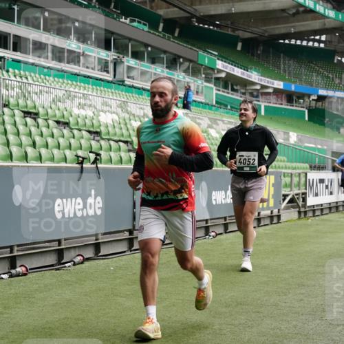 05.10.2025 - 20. swb-Marathon Bremen Michael Burmester http://msf.ph/oto/9327599 05.10.2025 12:56:05 Laufen im Stadion 78, 240, 325, 760, 830, 901, 984, 989, 1261, 1326, 1380, 1490, 1531, 1774, 1825, 1910, 1931, 2134, 2149, 2162, 2438, 2459, 2490, 2605, 2884, 2942, 3074, 3161, 3515, 3519, 3612, 3749, 3944, 4052, 4079, 4116, 4149, 4195, 4212, 4288, 4432, 4456, 4485, 4796, 4853, 5093, 5152, 5289, 5370, 5469, 5484, 5490, 5615, 5691, 5719, 5833, 6048, 6070, 6106, 6176, 6276, 6375, 6441, 6515, 6570, 6615, 6689, 6744, 6797, 6820, 6937, 7292, 7920, 8060, 8144, 8222, 6527 meine-sportfotos.de