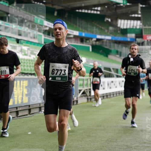 05.10.2025 - 20. swb-Marathon Bremen Michael Burmester http://msf.ph/oto/9327600 05.10.2025 12:51:36 Laufen im Stadion 334, 503, 601, 750, 754, 914, 1037, 1064, 1120, 1314, 1499, 1577, 1689, 1701, 1748, 1909, 1911, 1926, 2279, 2283, 2350, 2447, 2493, 2526, 3178, 3267, 3419, 3608, 3661, 4032, 4104, 4260, 4652, 4654, 4687, 4781, 5108, 5551, 5817, 5838, 5847, 5910, 6066, 6210, 6401, 6477, 6773, 6775, 7419, 7713, 7723, 8066, 8083, 8682, 8740, 8780, 122, 688, 745, 1166, 1450, 2059, 4962, 6252, 8995 meine-sportfotos.de