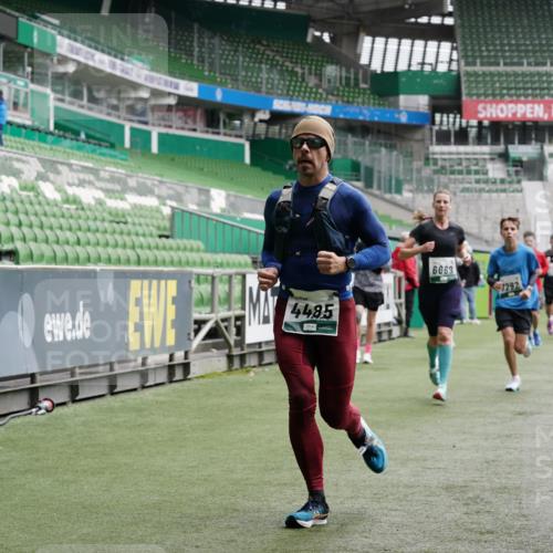 05.10.2025 - 20. swb-Marathon Bremen Michael Burmester http://msf.ph/oto/9327603 05.10.2025 12:56:07 Laufen im Stadion 78, 240, 325, 760, 830, 901, 984, 989, 1261, 1326, 1380, 1490, 1531, 1774, 1825, 1910, 1931, 2134, 2149, 2162, 2438, 2459, 2490, 2605, 2884, 2942, 3074, 3161, 3392, 3515, 3519, 3612, 3749, 3944, 4052, 4079, 4116, 4149, 4195, 4212, 4288, 4432, 4456, 4485, 4796, 4853, 5093, 5152, 5289, 5370, 5469, 5484, 5490, 5615, 5691, 5719, 6048, 6070, 6106, 6176, 6276, 6375, 6441, 6515, 6570, 6615, 6689, 6744, 6797, 6820, 6937, 7292, 7431, 7920, 8060, 8144, 8222, 6527 meine-sportfotos.de