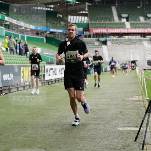 05.10.2025 - 20. swb-Marathon Bremen Michael Burmester http://msf.ph/oto/9327608 05.10.2025 12:51:37 Laufen im Stadion 334, 503, 601, 750, 754, 914, 1037, 1064, 1120, 1314, 1499, 1577, 1689, 1701, 1748, 1909, 1911, 1926, 2279, 2283, 2350, 2447, 2493, 2526, 3178, 3267, 3419, 3608, 3661, 4032, 4104, 4260, 4652, 4654, 4687, 4781, 5108, 5416, 5551, 5817, 5838, 5847, 5910, 6066, 6210, 6401, 6477, 6773, 6775, 7419, 7713, 7723, 8066, 8083, 8682, 8740, 8780, 122, 688, 745, 1166, 1450, 2059, 4962, 6252, 8995 meine-sportfotos.de