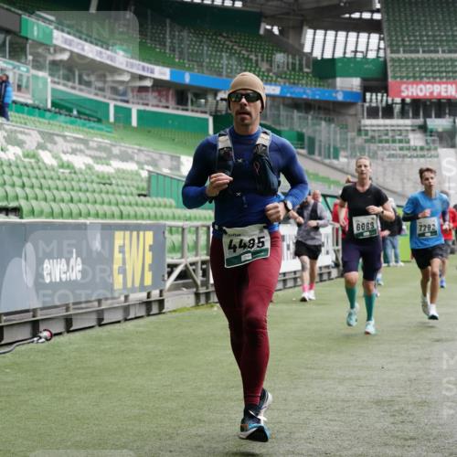 05.10.2025 - 20. swb-Marathon Bremen Michael Burmester http://msf.ph/oto/9327611 05.10.2025 12:56:07 Laufen im Stadion 78, 240, 325, 760, 830, 901, 984, 989, 1261, 1326, 1380, 1490, 1531, 1774, 1825, 1910, 1931, 2134, 2149, 2162, 2438, 2459, 2490, 2605, 2884, 2942, 3074, 3161, 3392, 3515, 3519, 3612, 3749, 3944, 4052, 4079, 4116, 4149, 4195, 4212, 4288, 4432, 4456, 4485, 4796, 4853, 5093, 5152, 5289, 5370, 5469, 5484, 5490, 5615, 5691, 5719, 6048, 6070, 6106, 6176, 6276, 6375, 6441, 6515, 6570, 6615, 6689, 6744, 6797, 6820, 6937, 7292, 7431, 7920, 8060, 8144, 8222, 6527 meine-sportfotos.de