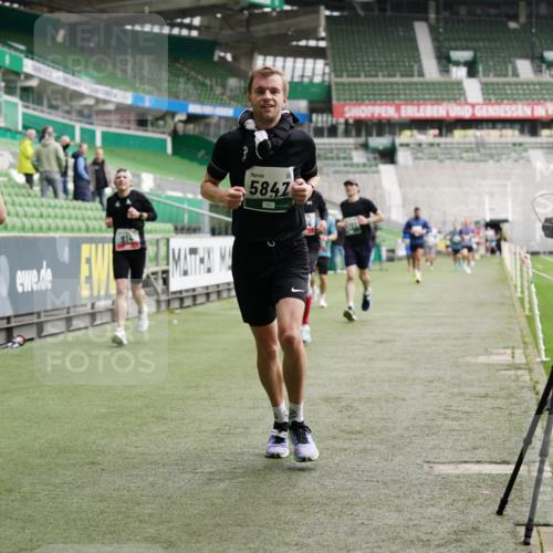 05.10.2025 - 20. swb-Marathon Bremen Michael Burmester http://msf.ph/oto/9327612 05.10.2025 12:51:37 Laufen im Stadion 334, 503, 601, 750, 754, 914, 1037, 1064, 1120, 1314, 1499, 1577, 1689, 1701, 1748, 1909, 1911, 1926, 2279, 2283, 2350, 2447, 2493, 2526, 3178, 3267, 3419, 3608, 3661, 4032, 4104, 4260, 4652, 4654, 4687, 4781, 5108, 5416, 5551, 5817, 5838, 5847, 5910, 6066, 6210, 6401, 6477, 6773, 6775, 7419, 7713, 7723, 8066, 8083, 8682, 8740, 8780, 122, 688, 745, 1166, 1450, 2059, 4962, 6252, 8995 meine-sportfotos.de
