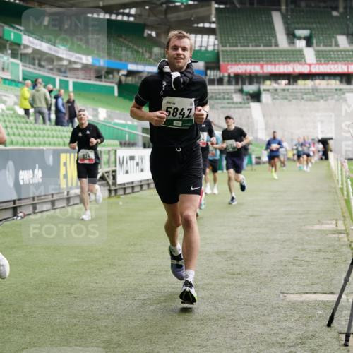 05.10.2025 - 20. swb-Marathon Bremen Michael Burmester http://msf.ph/oto/9327616 05.10.2025 12:51:37 Laufen im Stadion 334, 503, 601, 750, 754, 914, 1037, 1064, 1120, 1314, 1499, 1577, 1689, 1701, 1748, 1909, 1911, 1926, 2279, 2283, 2350, 2447, 2493, 2526, 3178, 3267, 3419, 3608, 3661, 4032, 4104, 4260, 4652, 4654, 4687, 4781, 5108, 5416, 5551, 5817, 5838, 5847, 5910, 6066, 6210, 6401, 6477, 6773, 6775, 7419, 7713, 7723, 8066, 8083, 8682, 8740, 8780, 122, 688, 745, 1166, 1450, 2059, 4962, 6252, 8995 meine-sportfotos.de