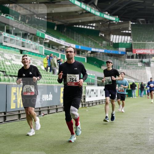 05.10.2025 - 20. swb-Marathon Bremen Michael Burmester http://msf.ph/oto/9327631 05.10.2025 12:51:39 Laufen im Stadion 334, 503, 601, 750, 754, 914, 1029, 1037, 1064, 1120, 1314, 1499, 1577, 1689, 1701, 1748, 1909, 1911, 1926, 2279, 2283, 2350, 2447, 2493, 2526, 3178, 3267, 3419, 3608, 3661, 4032, 4104, 4260, 4652, 4654, 4687, 4781, 5068, 5108, 5416, 5551, 5817, 5838, 5847, 5910, 6066, 6210, 6401, 6477, 6773, 6775, 7313, 7419, 7713, 7723, 8066, 8083, 8682, 8740, 8780, 122, 334, 688, 745, 1166, 1450, 2059, 4962, 5817, 6252, 8995 meine-sportfotos.de