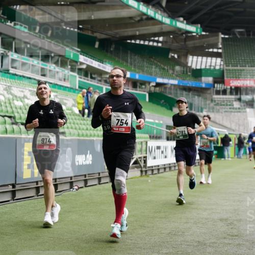 05.10.2025 - 20. swb-Marathon Bremen Michael Burmester http://msf.ph/oto/9327635 05.10.2025 12:51:39 Laufen im Stadion 334, 503, 601, 750, 754, 914, 1029, 1037, 1064, 1120, 1314, 1499, 1577, 1689, 1701, 1748, 1909, 1911, 1926, 2279, 2283, 2350, 2447, 2493, 2526, 3178, 3267, 3419, 3608, 3661, 4032, 4104, 4260, 4652, 4654, 4687, 4781, 5068, 5108, 5416, 5551, 5817, 5838, 5847, 5910, 6066, 6210, 6401, 6477, 6773, 6775, 7313, 7419, 7713, 7723, 8066, 8083, 8682, 8740, 8780, 122, 334, 688, 745, 1166, 1450, 2059, 4962, 5817, 6252, 8995 meine-sportfotos.de