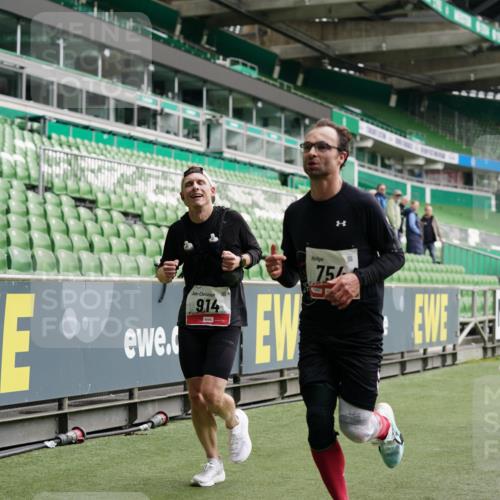 05.10.2025 - 20. swb-Marathon Bremen Michael Burmester http://msf.ph/oto/9327639 05.10.2025 12:51:40 Laufen im Stadion 503, 601, 750, 754, 914, 1029, 1037, 1064, 1120, 1314, 1499, 1577, 1689, 1701, 1748, 1909, 1911, 1926, 2279, 2283, 2350, 2447, 2493, 2526, 3178, 3267, 3419, 3608, 3661, 4032, 4104, 4260, 4652, 4654, 4687, 4781, 5068, 5108, 5416, 5551, 5838, 5847, 5910, 6066, 6210, 6401, 6477, 6773, 6775, 7313, 7419, 7713, 7723, 8066, 8083, 8534, 8682, 8740, 8780, 122, 334, 688, 745, 1166, 1450, 2059, 3608, 4962, 5817, 6252, 6477, 8995 meine-sportfotos.de