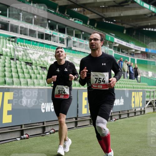 05.10.2025 - 20. swb-Marathon Bremen Michael Burmester http://msf.ph/oto/9327642 05.10.2025 12:51:40 Laufen im Stadion 503, 601, 750, 754, 914, 1029, 1037, 1064, 1120, 1314, 1499, 1577, 1689, 1701, 1748, 1909, 1911, 1926, 2279, 2283, 2350, 2447, 2493, 2526, 3178, 3267, 3419, 3608, 3661, 4032, 4104, 4260, 4652, 4654, 4687, 4781, 5068, 5108, 5416, 5551, 5838, 5847, 5910, 6066, 6210, 6401, 6477, 6773, 6775, 7313, 7419, 7713, 7723, 8066, 8083, 8534, 8682, 8740, 8780, 122, 334, 688, 745, 1166, 1450, 2059, 3608, 4962, 5817, 6252, 6477, 8995 meine-sportfotos.de