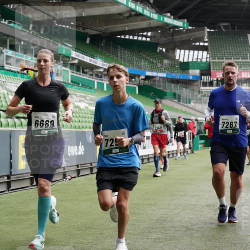 05.10.2025 - 20. swb-Marathon Bremen Michael Burmester http://msf.ph/oto/9327653 05.10.2025 12:56:10 Laufen im Stadion 78, 240, 325, 760, 830, 901, 984, 989, 1261, 1380, 1490, 1531, 1679, 1774, 1825, 1931, 2134, 2149, 2162, 2263, 2438, 2459, 2490, 2605, 2884, 2942, 3074, 3161, 3392, 3515, 3519, 3612, 3749, 3944, 3980, 4052, 4079, 4101, 4116, 4149, 4195, 4288, 4432, 4456, 4485, 4796, 4853, 5093, 5152, 5289, 5370, 5469, 5484, 5490, 5615, 5691, 5719, 6048, 6070, 6176, 6276, 6375, 6441, 6515, 6570, 6615, 6689, 6744, 6797, 6820, 6864, 6937, 7000, 7292, 7431, 7920, 8060, 8144, 8222, 6527 meine-sportfotos.de