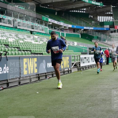 05.10.2025 - 20. swb-Marathon Bremen Michael Burmester http://msf.ph/oto/9327670 05.10.2025 12:51:48 Laufen im Stadion 503, 750, 754, 914, 1029, 1064, 1120, 1314, 1499, 1577, 1701, 1748, 1909, 1911, 1926, 2279, 2283, 2350, 2447, 2493, 2526, 3178, 3661, 4104, 4260, 4652, 4654, 4687, 4781, 5068, 5108, 5416, 5551, 5847, 5910, 6066, 6210, 6773, 6775, 7031, 7313, 7419, 7713, 7723, 8066, 8534, 8558, 8682, 8740, 8780, 334, 601, 1037, 1689, 1909, 2059, 3267, 3419, 3608, 3661, 4032, 5551, 5817, 5838, 6401, 6477, 8083, 8995 meine-sportfotos.de