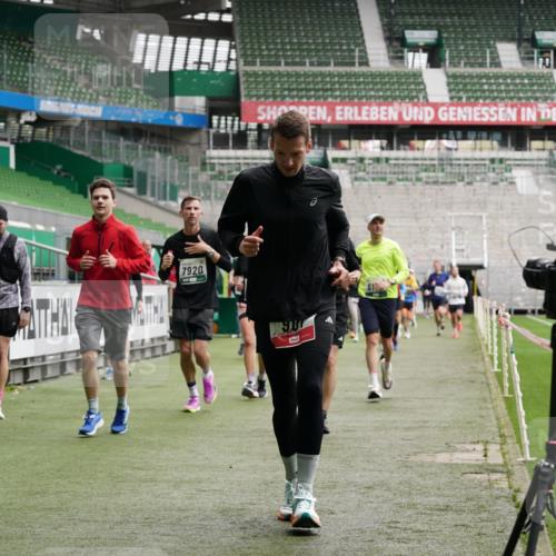 05.10.2025 - 20. swb-Marathon Bremen Michael Burmester http://msf.ph/oto/9327677 05.10.2025 12:56:13 Laufen im Stadion 78, 240, 325, 591, 760, 830, 901, 984, 989, 1261, 1380, 1490, 1679, 1774, 1825, 1931, 2134, 2149, 2162, 2263, 2438, 2459, 2490, 2634, 2884, 2942, 3074, 3161, 3392, 3515, 3519, 3606, 3612, 3749, 3980, 4052, 4079, 4101, 4116, 4149, 4195, 4288, 4432, 4456, 4485, 4796, 4853, 5093, 5152, 5289, 5370, 5419, 5469, 5484, 5490, 5615, 5691, 5719, 6048, 6070, 6176, 6276, 6375, 6441, 6515, 6570, 6615, 6689, 6744, 6797, 6820, 6864, 6937, 7000, 7292, 7320, 7431, 7783, 7920, 8060, 8144, 8222 meine-sportfotos.de