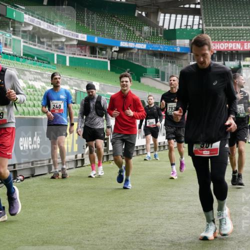 05.10.2025 - 20. swb-Marathon Bremen Michael Burmester http://msf.ph/oto/9327680 05.10.2025 12:56:13 Laufen im Stadion 78, 240, 325, 591, 760, 830, 901, 984, 989, 1261, 1380, 1490, 1679, 1774, 1825, 1931, 2134, 2149, 2162, 2263, 2438, 2459, 2490, 2634, 2884, 2942, 3074, 3161, 3392, 3515, 3519, 3606, 3612, 3749, 3980, 4052, 4079, 4101, 4116, 4149, 4195, 4288, 4432, 4456, 4485, 4796, 4853, 5093, 5152, 5289, 5370, 5419, 5469, 5484, 5490, 5615, 5691, 5719, 6048, 6070, 6176, 6276, 6375, 6441, 6515, 6570, 6615, 6689, 6744, 6797, 6820, 6864, 6937, 7000, 7292, 7320, 7431, 7783, 7920, 8060, 8144, 8222 meine-sportfotos.de