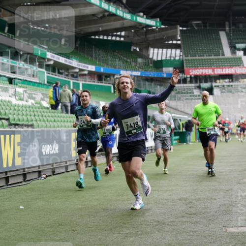 05.10.2025 - 20. swb-Marathon Bremen Michael Burmester http://msf.ph/oto/9327690 05.10.2025 12:51:50 Laufen im Stadion 503, 750, 754, 914, 1029, 1064, 1120, 1314, 1499, 1550, 1577, 1701, 1748, 1911, 1926, 2279, 2283, 2350, 2447, 2493, 2526, 3178, 4104, 4260, 4652, 4654, 4687, 4781, 5068, 5108, 5416, 5847, 5910, 6066, 6210, 6367, 6773, 6775, 7031, 7293, 7313, 7419, 7713, 7723, 8066, 8534, 8558, 8682, 8740, 8780, 334, 601, 1037, 1689, 1909, 2059, 3267, 3419, 3608, 3661, 4032, 4104, 5551, 5817, 5838, 6401, 6477, 8083, 8995 meine-sportfotos.de