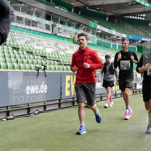 05.10.2025 - 20. swb-Marathon Bremen Michael Burmester http://msf.ph/oto/9327697 05.10.2025 12:56:16 Laufen im Stadion 78, 240, 325, 591, 830, 901, 984, 989, 1261, 1380, 1490, 1679, 1774, 1825, 1931, 2134, 2149, 2162, 2263, 2438, 2459, 2490, 2571, 2634, 2942, 3074, 3161, 3392, 3515, 3519, 3606, 3612, 3749, 3980, 4052, 4079, 4101, 4116, 4149, 4195, 4288, 4432, 4456, 4485, 4796, 5255, 5289, 5370, 5419, 5469, 5490, 5615, 5691, 5719, 6048, 6070, 6176, 6375, 6441, 6515, 6570, 6615, 6689, 6744, 6797, 6820, 6864, 6937, 7000, 7292, 7320, 7431, 7783, 7920, 8060, 8144, 8222, 78, 2162, 2884 meine-sportfotos.de